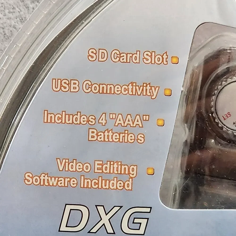 Digital Camera VideoCamcorder Music Player Voice Recorder WebCam DXG 506V 5.1MP